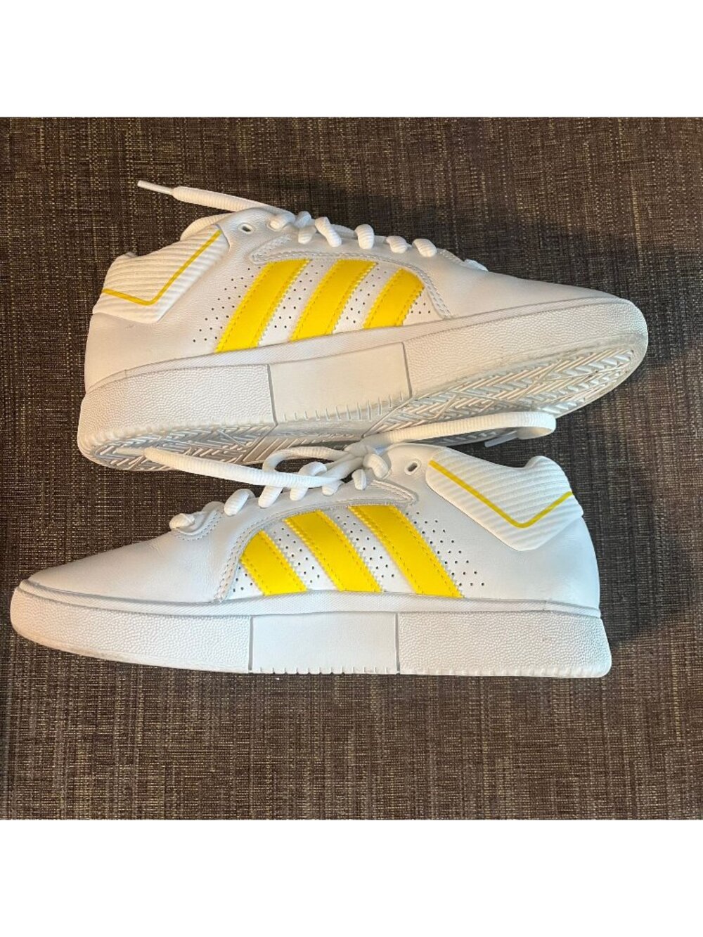Adidas Tyshawn Jones Skateboarding Cloud White Yellow Gold FY7476 Men's size 7.